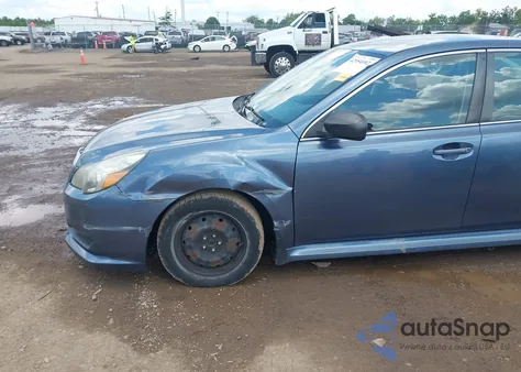 2013 Subaru Legacy 2.5I z USA, uszkodzony, nr VIN 4S3BMAA67D1028996